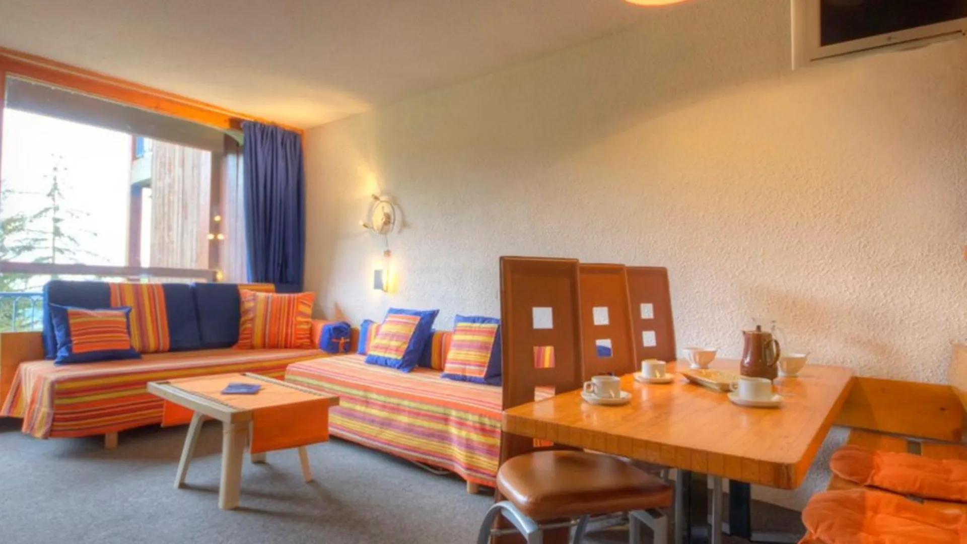 Appartement 2 Pieces Pour 6 Personnes Avec Balcon, Wifi Gratuit, Au Pied Des Pistes - Fr-1-346-541 contacts
